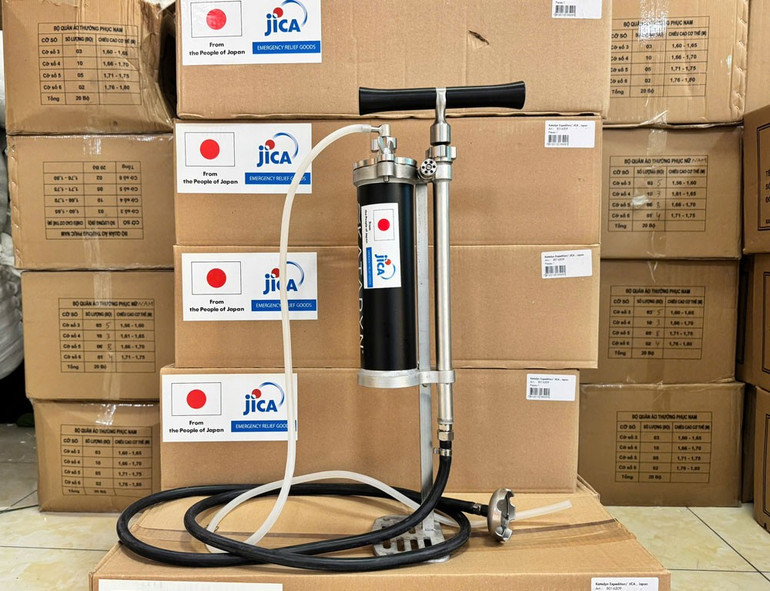Máy lọc nước do Chính phủ và Nhân dân Nhật Bản tài trợ cho người dân xã Hợp Thịnh. (Ảnh: MAI TOAN) 2.jpg
