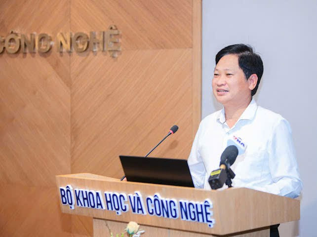 Cục trưởng Cục Công nghiệp công nghệ thông tin Nguyễn Khắc Lịch: Luật Công nghiệp công nghệ số là bước ngoặt lớn trong việc thiết lập khung pháp lý cho các lĩnh vực mới như công nghiệp bán dẫn, AI và tài sản số. nguyen-khac-dinh.jpg