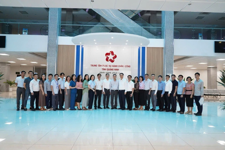 Đoàn công tác Bộ Khoa học và Công nghệ tại Trung tâm Phục vụ hành chính công tỉnh Quảng Ninh. qn-1.jpg