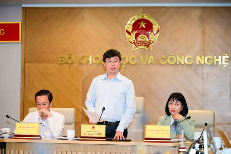 В ноябре Министерство науки и технологий сосредоточилось на завершении подготовки 5 законопроектов для представления в Национальное собрание для рассмотрения и утверждения на 10-й сессии. thu-truong-bui-hoang-phuong.jpg