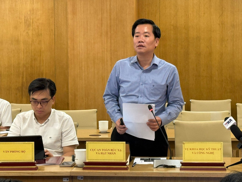 Cục trưởng Cục An toàn bức xạ và hạt nhân Nguyễn Hoàng Linh cho biết, Luật Năng lượng nguyên tử sửa đổi sẽ có hiệu lực từ ngày 1/1/2026. cuc-truong-cuc-an-toan-buc-xa-va-hat-nhan-nguyen-hoang-linh.jpg
