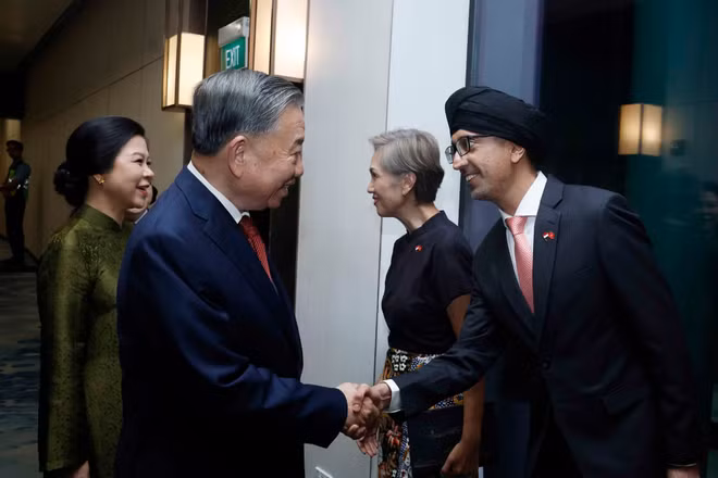 Lãnh đạo Singapore đón Tổng Bí thư, Chủ tịch nước Tô Lâm và Phu nhân tại sân bay Changi, Singapore. (Ảnh: TTXVN)