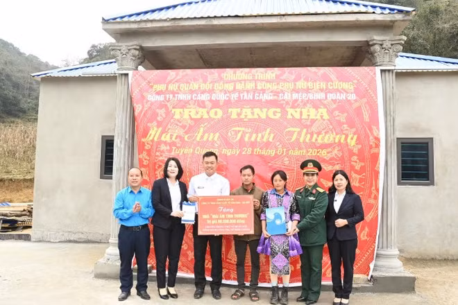 Ngôi nhà mới của gia đình bà Ly Thị Giàng, thôn Hậu Cấu 1, do Binh đoàn 20 hỗ trợ xây tặng.