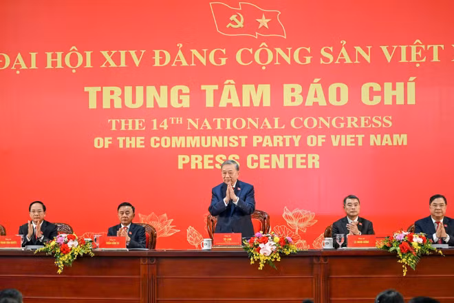 Tổng Bí thư Tô Lâm chỉ đạo và chủ trì buổi họp báo.