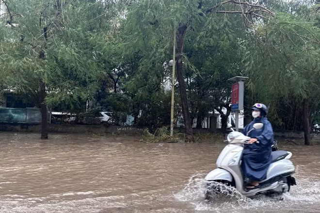 Ngập lụt tại một số khu vực ở Hà Nội sau trận mưa tháng 9/2025. (Ảnh: BÍCH LIÊN)