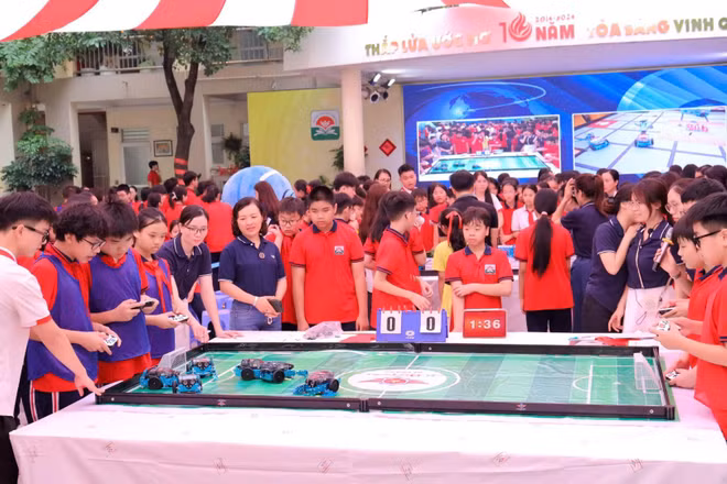 Tại Ngày hội STEM và Robotic 2026, các em học sinh có cơ hội trải nghiệm khoa học, vận dụng kiến thức vào thực tiễn. 