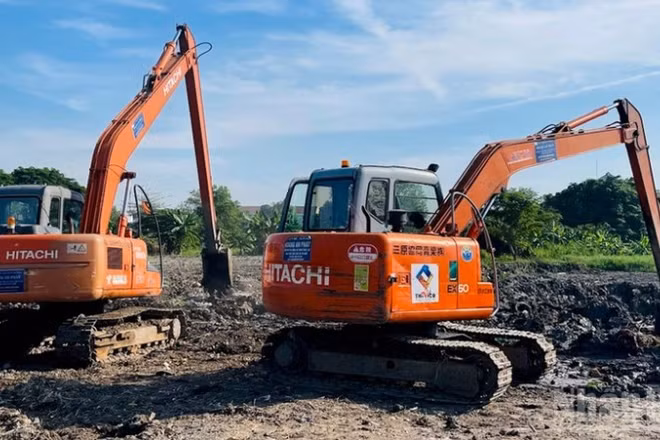 Nhiều thiết bị đang chờ người vận hành, sau Tết Bính Ngọ. 