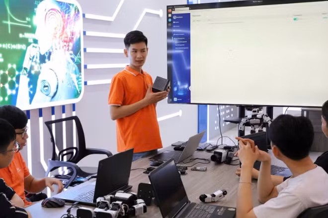 Phòng lab tại Trung tâm Trí tuệ nhân tạo của FPT ở Quy Nhơn, nơi cập nhật và đào đạo công nghệ mới cho cán bộ, kỹ sư của FPT. (Ảnh: THU QUỲNH)