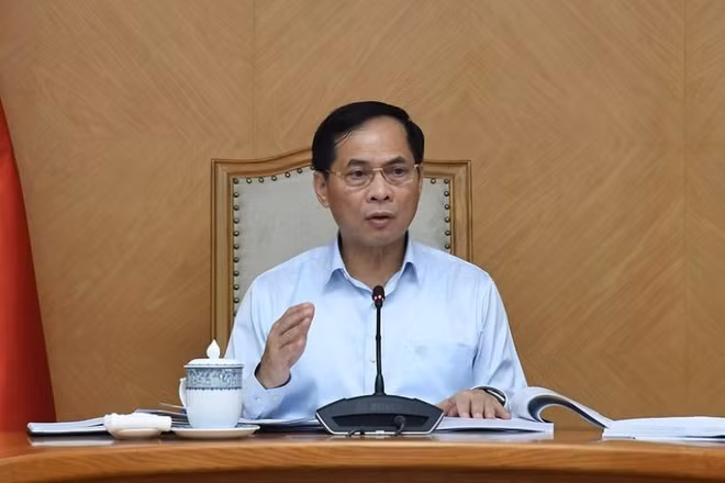 Phó Thủ tướng Bùi Thanh Sơn chủ trì cuộc họp rà soát công tác chuẩn bị tổ chức Diễn đàn Kinh tế mùa Thu năm 2025. (Ảnh: VGP/Hải Minh)