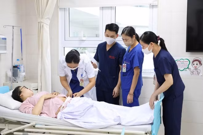 Sản phụ P.T.N.A được chăm sóc và theo dõi sức khỏe sau sinh tại Bệnh viện Sản Nhi tỉnh Phú Thọ.