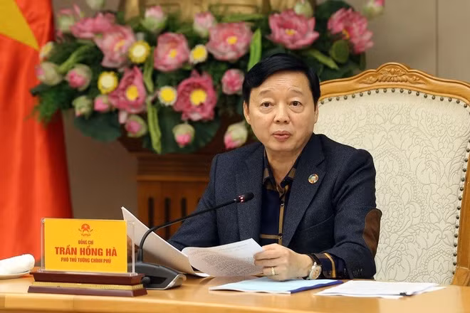 Phó Thủ tướng Trần Hồng Hà chủ trì cuộc họp nghe báo cáo về công tác chuẩn bị tổ chức lễ khánh thành, khởi công các dự án, công trình quy mô lớn, ý nghĩa vào ngày 19/12. (Ảnh: VGP/Minh Khôi)