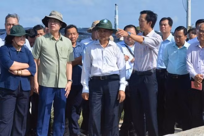 Đoàn công tác của Tỉnh ủy, Ủy ban nhân dân tỉnh Vĩnh Long kiểm tra thực địa tại bãi rác An Hiệp.