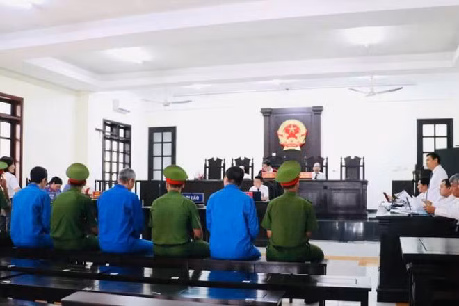 Tòa án nhân dân Khu vực 5, tỉnh Vĩnh Long mở phiên tòa xét xử vụ án sai phạm xảy ra tại Sở Văn hóa, Thể thao và Du lịch tỉnh Bến Tre (cũ).