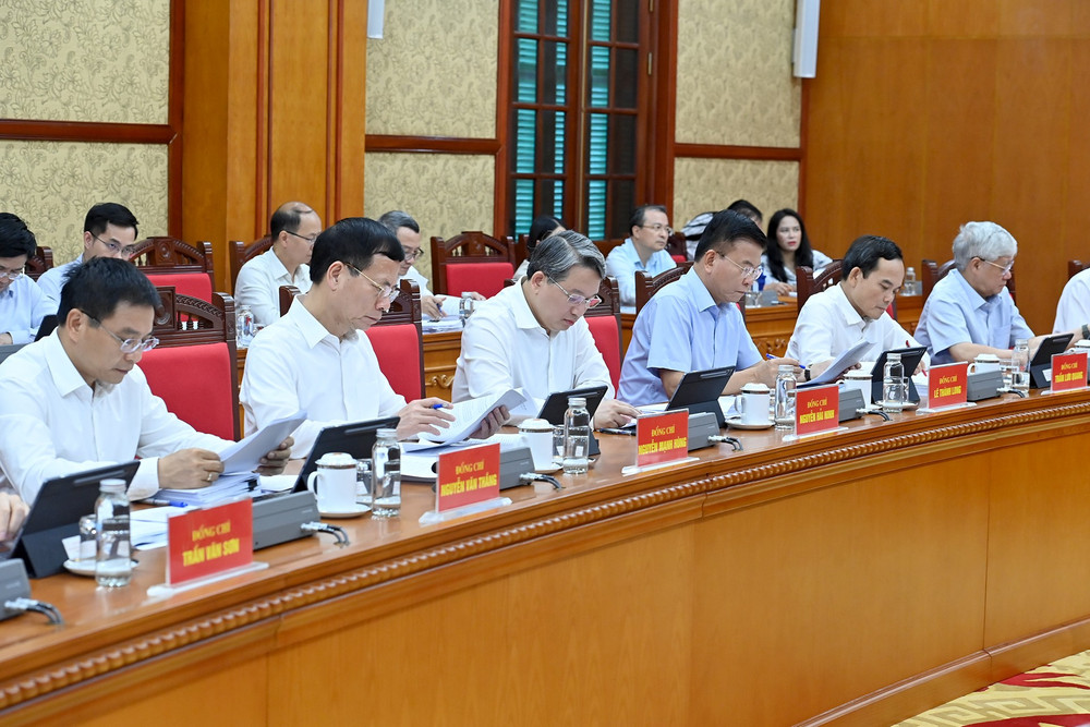 Các đồng chí thành viên Ban Chỉ đạo và đại biểu tham dự phiên họp. (Ảnh: ĐĂNG KHOA) a10-bnd-8102.jpg