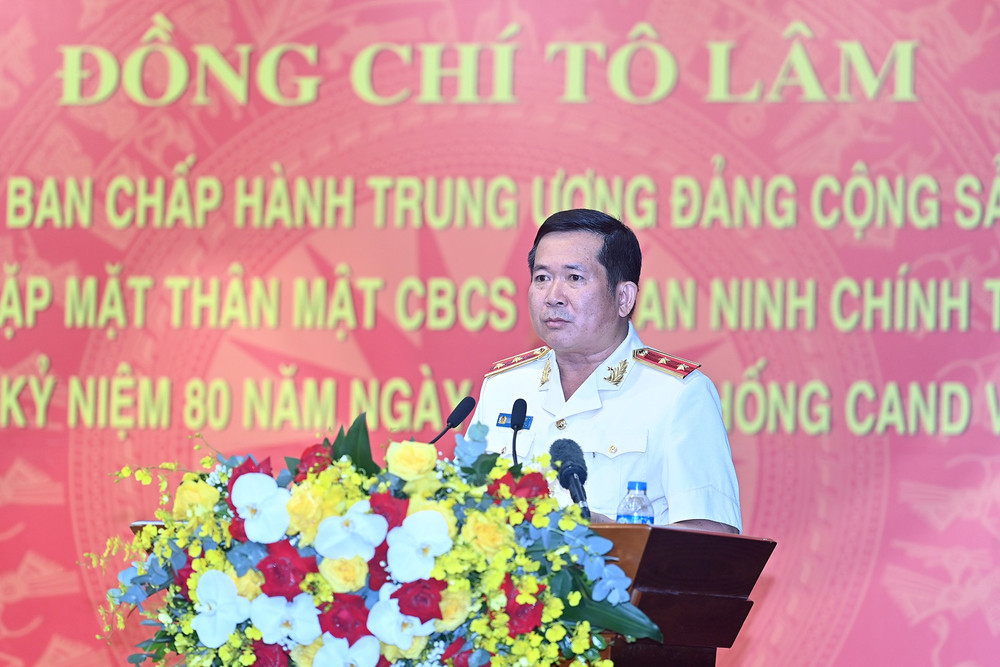Trung tướng Đinh Văn Nơi, Cục trưởng Cục An ninh chính trị nội bộ, Bộ Công an phát biểu tại buổi lễ. (Ảnh: Đăng Khoa) a7-bnd-6350.jpg