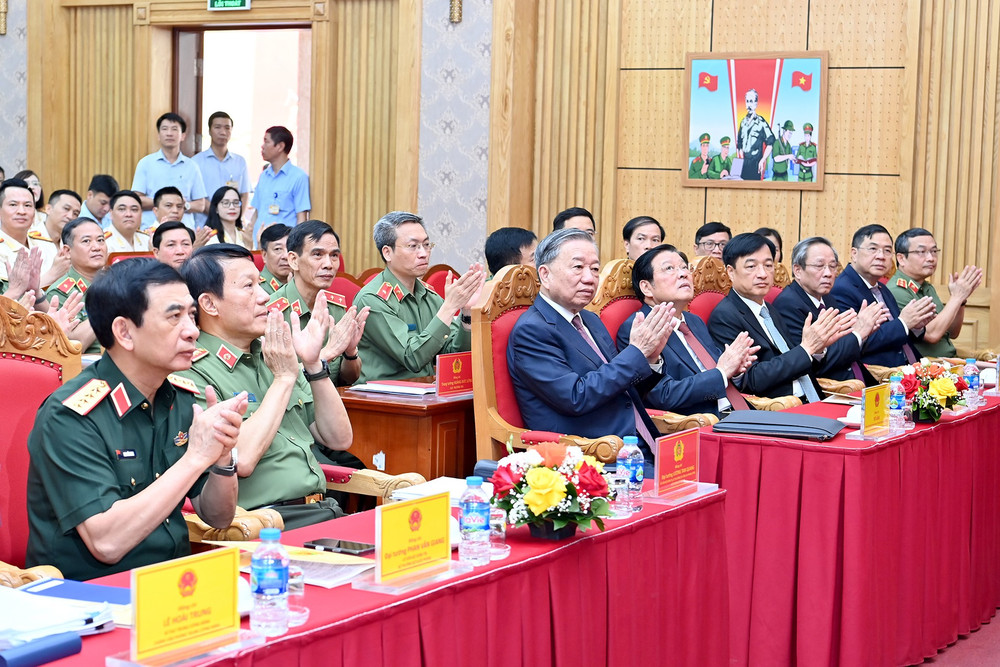Tổng Bí thư Tô Lâm và các đồng chí lãnh đạo Đảng, Nhà nước, các đại biểu tham dự buổi gặp mặt. (Ảnh: Đăng Khoa) a8-bnd-6326.jpg