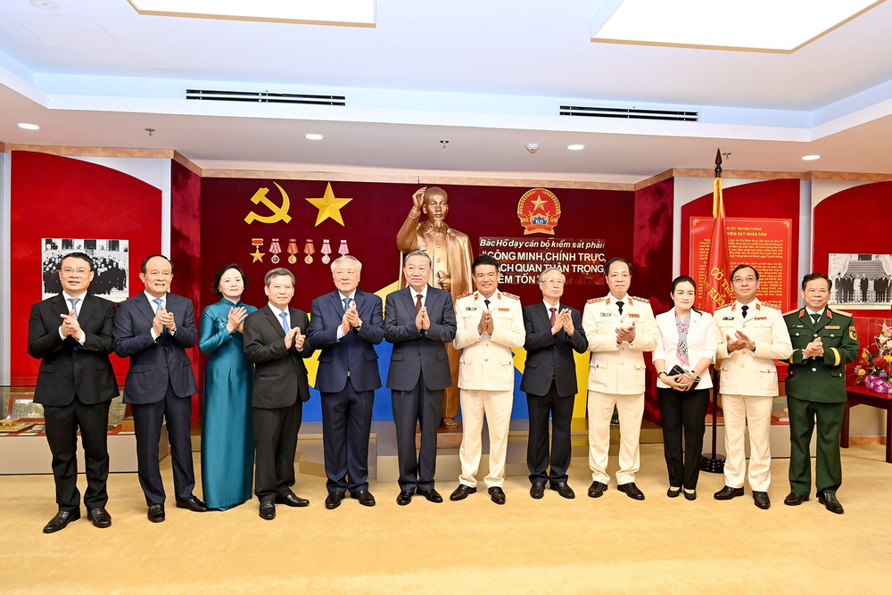 Tổng Bí thư Tô Lâm với các đại biểu. (Ảnh ĐĂNG KHOA) a8-bnd-5101.jpg