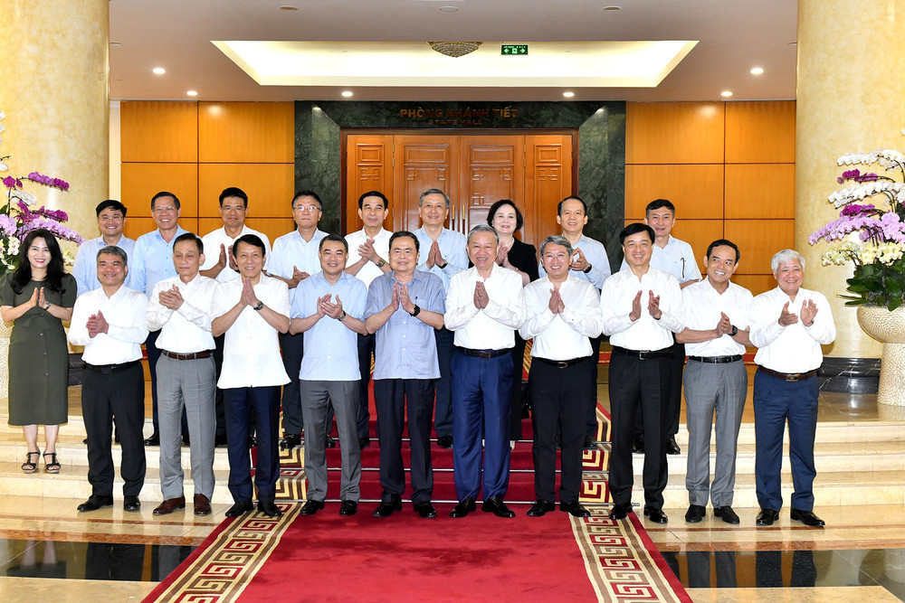 Tổng Bí thư Tô Lâm với các đồng chí thành viên Ban Chỉ đạo tham dự phiên họp. (Ảnh: ĐĂNG KHOA) a2-dsc-2241.jpg