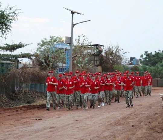 [Video] Cán bộ chiến sĩ Việt Nam tại Nam Sudan rèn luyện sức khỏe nhân ngày 27/3