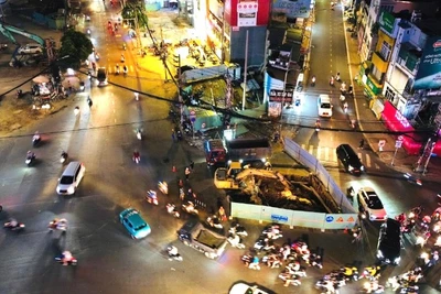 Tuyến Metro số 2 (Bến Thành-Tham Lương) dài hơn 11km kết nối khu trung tâm về cửa ngõ phía Tây Bắc đang được tăng tốc di dời hạ tầng kỹ thuật. (Ảnh: THẾ ANH)