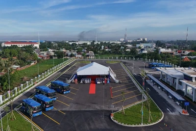 Bến xe buýt Hóc Môn có quy mô 10.000 m2, có thể đáp ứng chỗ đậu cho 60 xe. (Ảnh: QUÝ HIỀN)