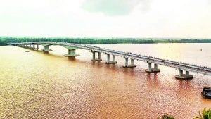 Cầu Đại Ngãi 2 nối Cù Lao Dung với đất liền.
