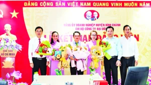 Lễ kết nạp đảng viên tại Công ty cổ phần Cơ khí xây dựng thương mại Đại Dũng.