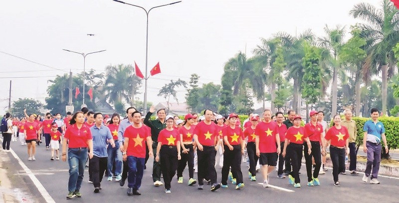 Nhân dân phường Bình Phước, tỉnh Đồng Nai tham gia Chương trình “Cùng Việt Nam tiến bước”.