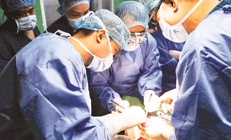 Bệnh viện Đà Nẵng đã thực hiện thành công các ca ghép gan, mở ra giai đoạn phát triển mới cho ngành y tế.