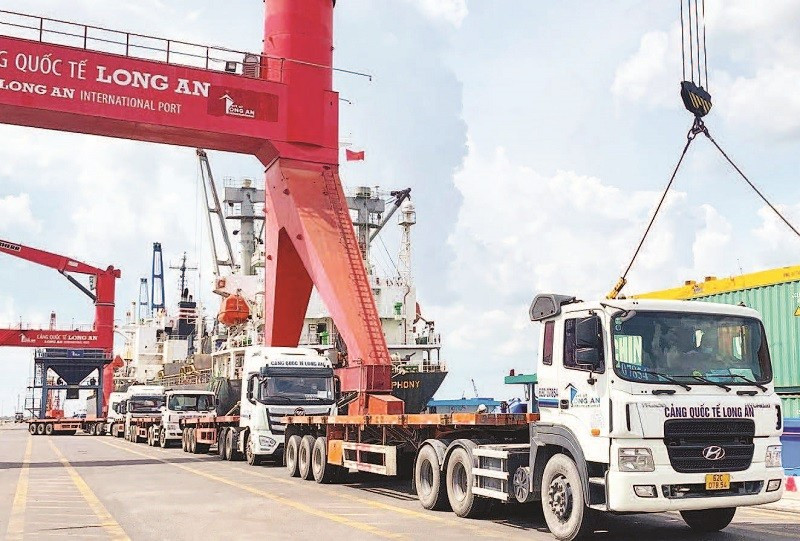 Cảng quốc tế Long An tạo nguồn thu lớn vào ngân sách tỉnh Tây Ninh, đưa hàng hóa giao thương quốc tế.