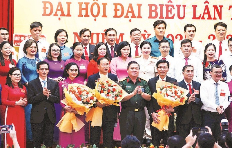 Ban Chấp hành Đảng bộ phường Vũng Tàu nhiệm kỳ 2025-2030 ra mắt tại Đại hội đại biểu lần thứ I.