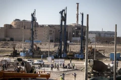 Công nhân làm việc tại công trường xây dựng giai đoạn 2 của Nhà máy điện hạt nhân Bushehr ở miền nam Iran, ngày 10/11/2019. (Ảnh: Xinhua)