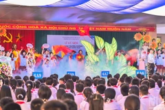 Tiết mục văn nghệ chào mừng năm học mới tại Trường trung học cơ sở Cao Bá Quát.