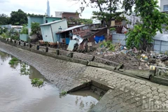 Tình trạng sạt lở, sụt lún đang diễn ra ở nhiều địa điểm trên địa bàn Thành phố Hồ Chí Minh.