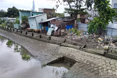 Tình trạng sạt lở, sụt lún đang diễn ra ở nhiều địa điểm trên địa bàn Thành phố Hồ Chí Minh.