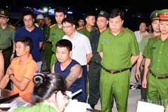 Đại tá Bùi Trung Thành, Phó Giám đốc Công an thành phố Hải Phòng trực tiếp kiểm tra tại một số địa bàn trọng điểm.