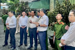Chủ tịch Ủy ban nhân dân Thành phố Hồ Chí Minh Nguyễn Văn Được đến hiện trường vụ cháy.