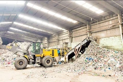 Kho chứa rác nguyên liệu tại Nhà máy xi-măng Lam Thạch (Quảng Ninh). (Ảnh HOÀNG QUÂN)