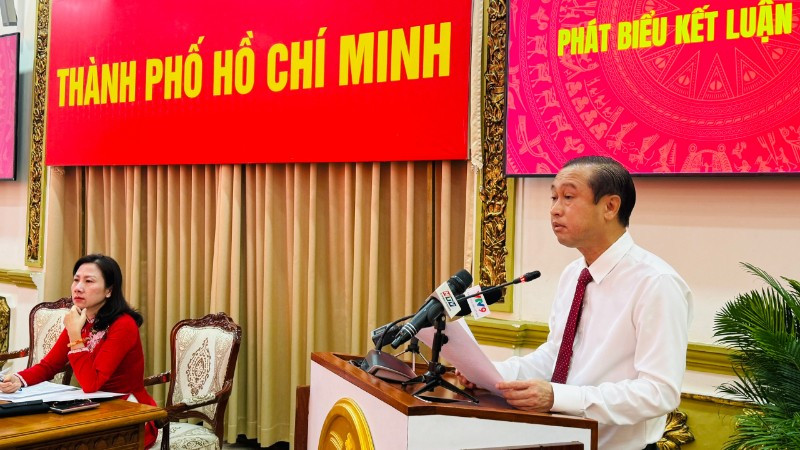 Phó Chủ tịch Hội đồng nhân dân Thành phố Hồ Chí Minh, Phó Ủy ban bầu cử Thành phố Hồ Chí Minh Huỳnh Thanh Nhân phát biểu kết luận tại hội nghị.