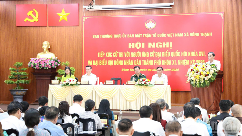 Đồng chí Trần Thanh Mẫn chia sẻ và làm rõ một số nội dung cử tri của các xã khu vực huyện Hóc Môn cũ quan tâm, kiến nghị.