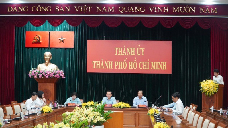 Đồng chí Nguyễn Văn Nên, Ủy viên Bộ Chính trị, Bí thư Thành ủy Thành phố Hồ Chí Minh chủ trì tại điểm cầu Văn phòng Thành ủy Thành phố Hồ Chí Minh.