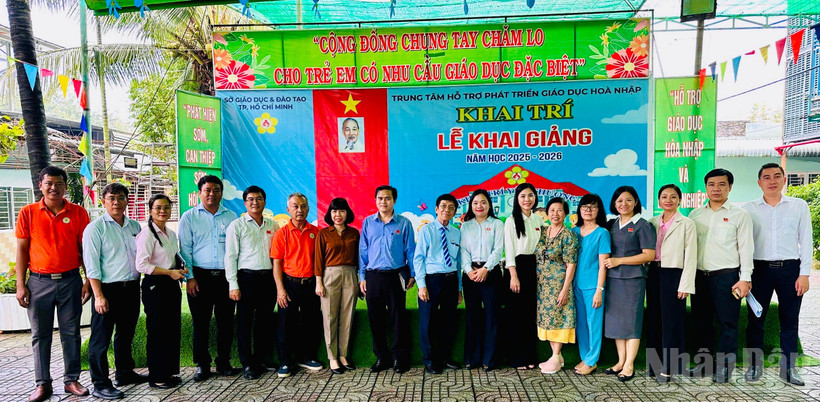 Đoàn khảo sát của Ban Văn hóa-Xã hội tới thăm và lắng nghe những chia sẻ của Trung tâm hỗ trợ phát triển giáo dục hòa nhập Khai Trí.