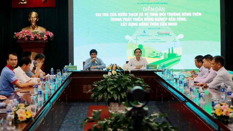 Quang cảnh diễn đàn.