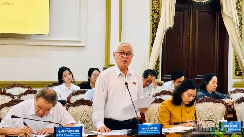 Đồng chí Nguyễn Văn Lợi, Ủy viên Trung ương Đảng, Trưởng đoàn đại biểu Quốc hội thành phố phát biểu kết luận tại buổi làm việc.