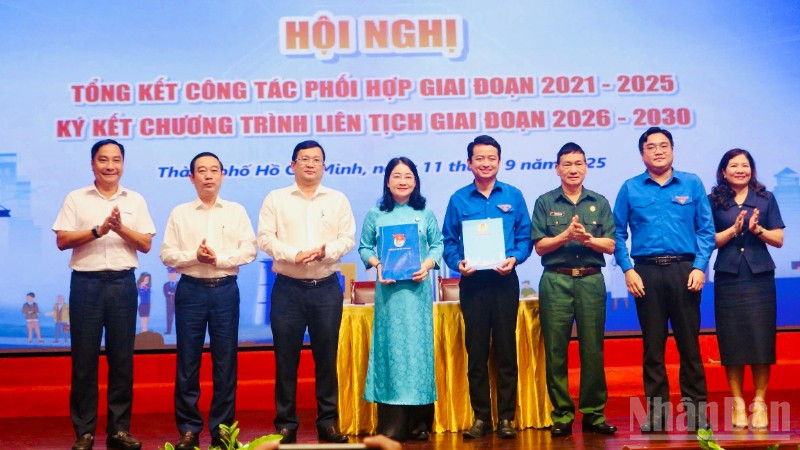 Liên đoàn lao động thành phố và Thành đoàn ký kết chương trình liên tịch giai đoạn 2026-2030.