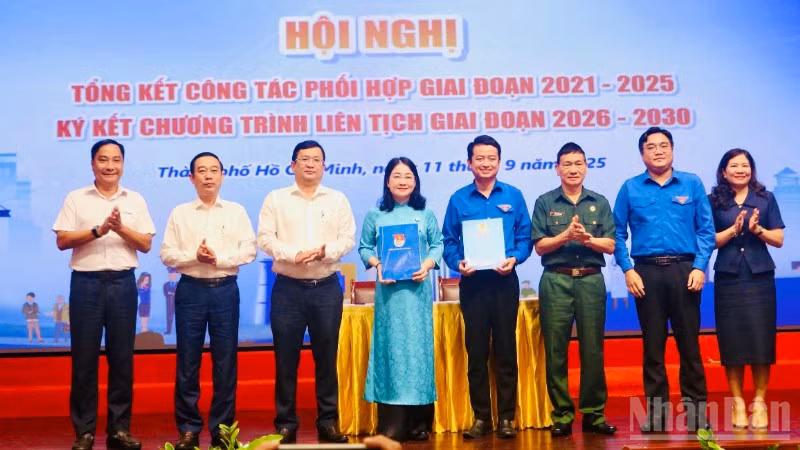 Liên đoàn lao động thành phố và Thành đoàn ký kết chương trình liên tịch giai đoạn 2026-2030.