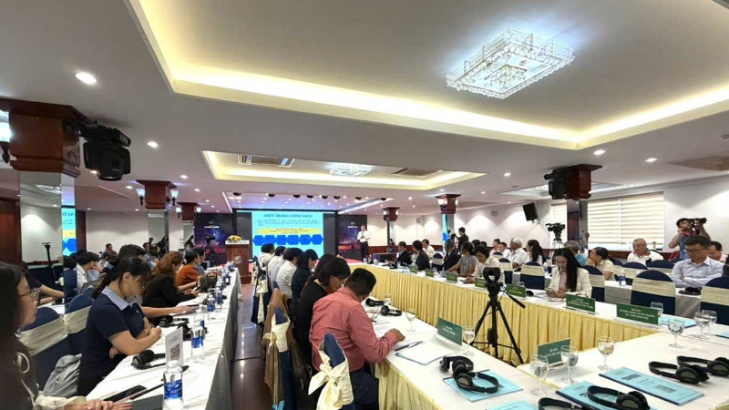 Toàn cảnh diễn đàn.