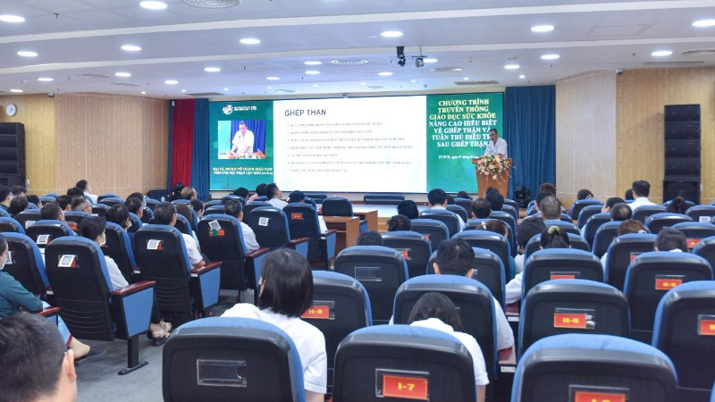 Các chuyên gia, bác sĩ trong lĩnh vực ghép tạng chia sẻ tại chương trình.