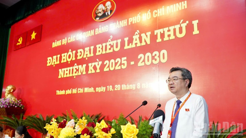 Đồng chí Nguyễn Thanh Nghị, Ủy viên Trung ương Đảng, Phó Bí thư Thường trực Thành ủy Thành phố Hồ Chí Minh phát biểu chỉ đạo tại đại hội. (Ảnh: Vương Lê)