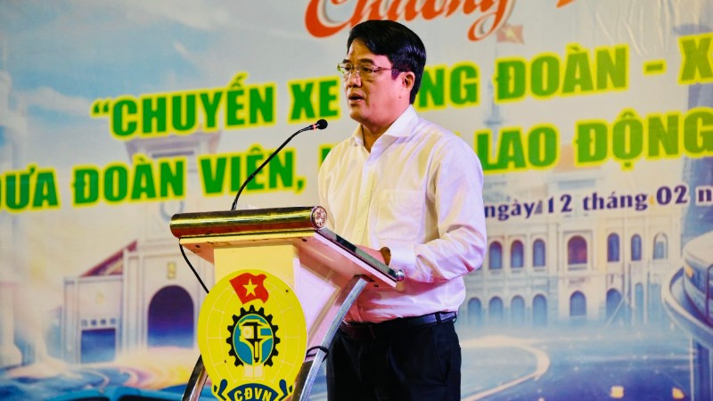 Đồng chí Bùi Thanh Nhân, Ủy viên Đoàn Chủ tịch Tổng Liên đoàn Lao động Việt Nam, Phó Chủ tịch Mặt trận Tổ quốc Việt Nam Thành phố Hồ Chí Minh, Chủ tịch Liên đoàn Lao động thành phố phát biểu tại buổi lễ.